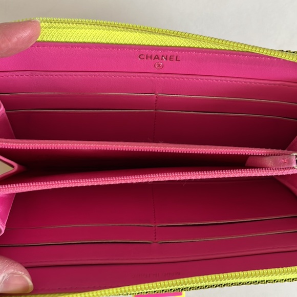 Ltd Edt Chanel Boy Fluo Zip Wallet - SS16 collection - Picture 3 of 12